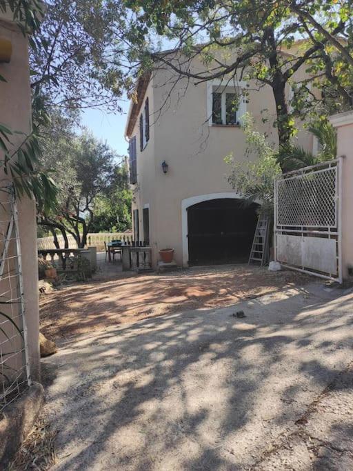 T2 En Rez De Chaussee De Villa A Cuers Bagian luar foto