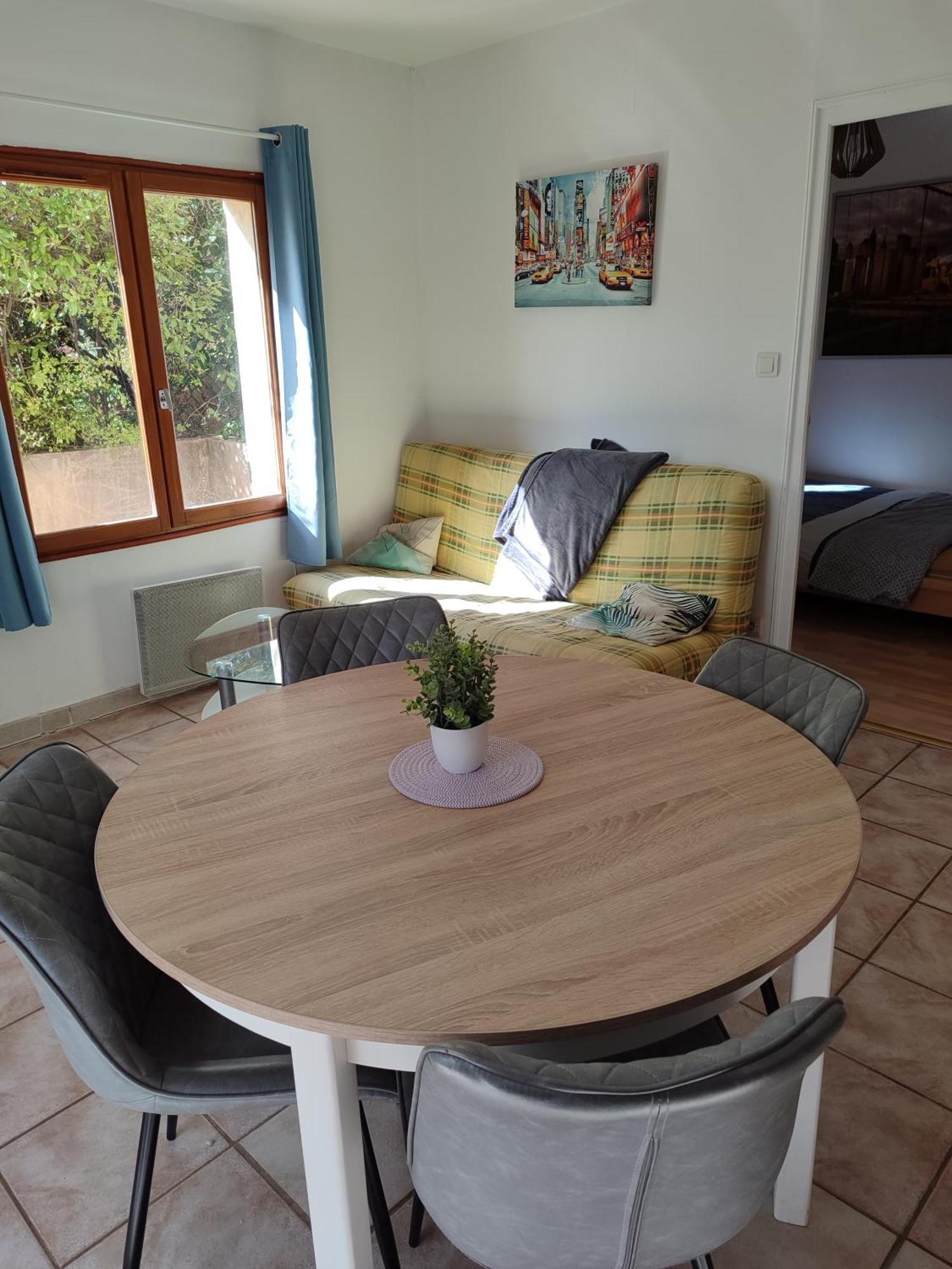 T2 En Rez De Chaussee De Villa A Cuers Bagian luar foto