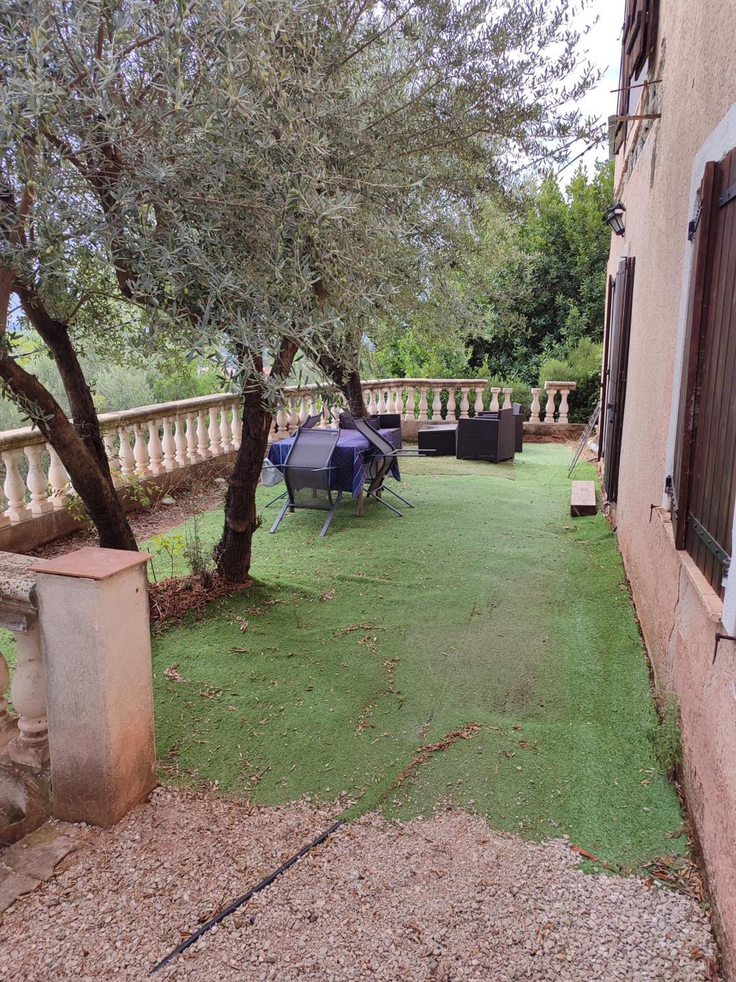 T2 En Rez De Chaussee De Villa A Cuers Bagian luar foto